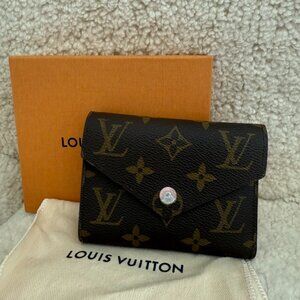 Louis Vuitton Victorine Wallet – Monogram with Rose Ballerine Interior